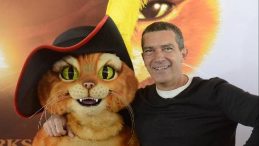 Antonio Banderas Profile and Pi...